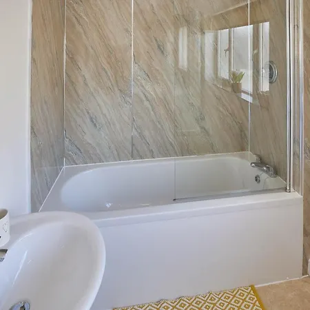 בית נופש Host & - 1 Oswy Street *