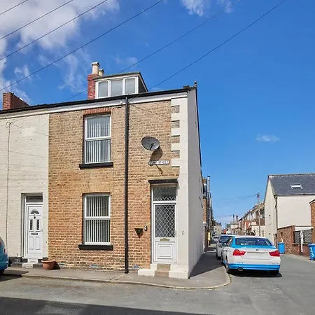 Host & - 1 Oswy Street Whitby